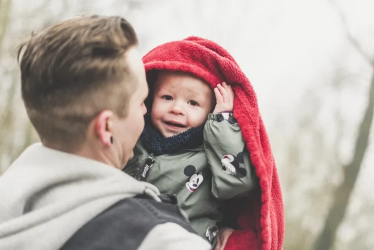Zwangerschapsshoot in de mist – Charona, Yaroeth & Matthew