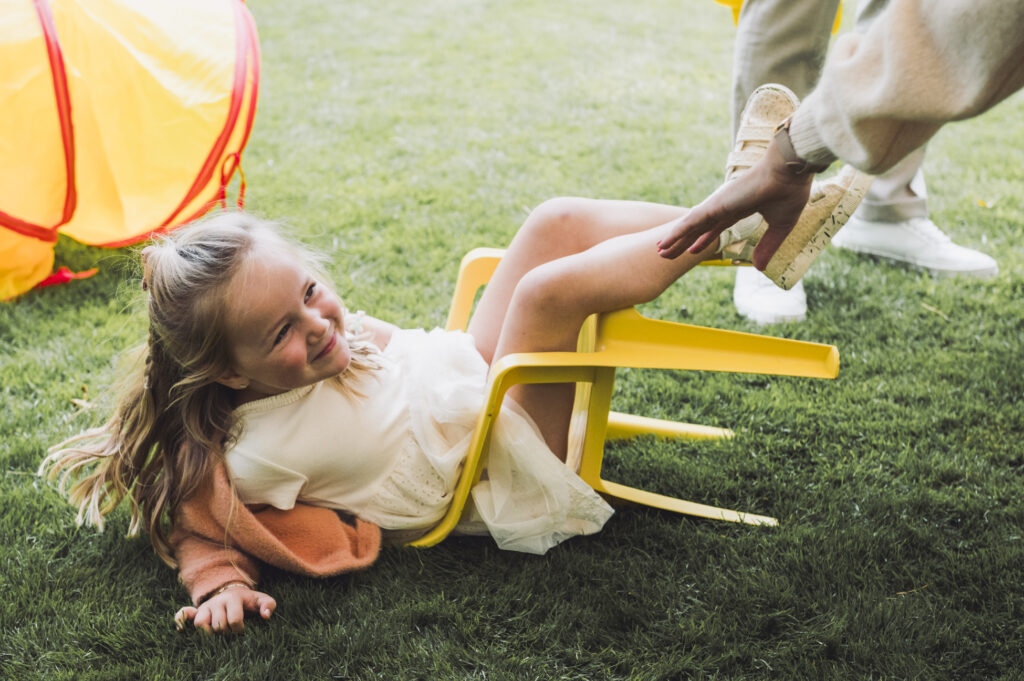 Kinderen op een trouwfeest