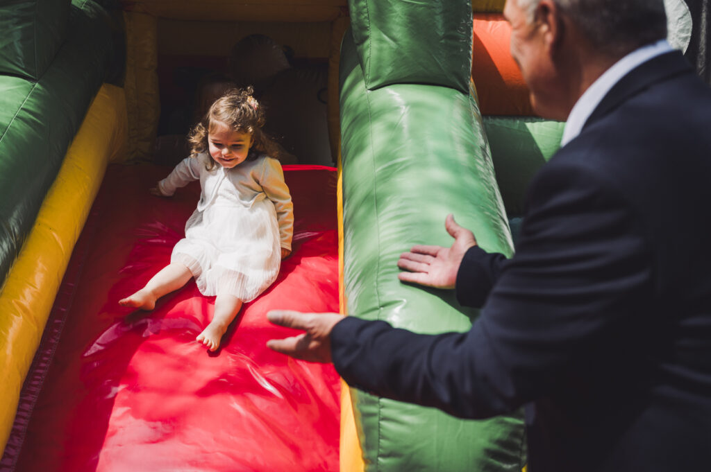 Kinderen op een trouwfeest