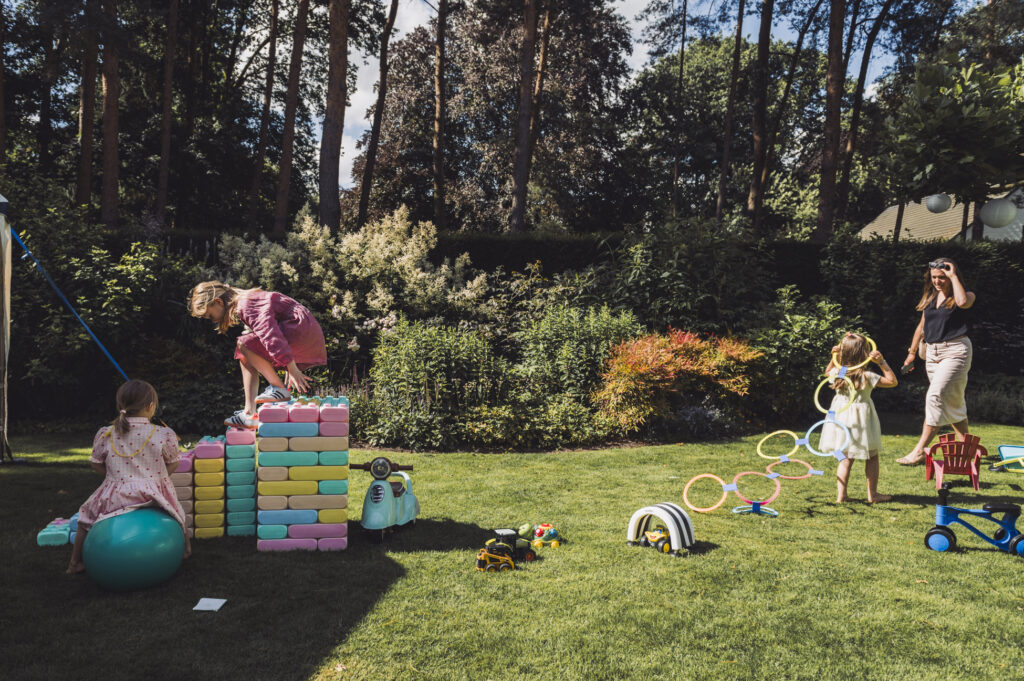 Kinderen op een trouwfeest