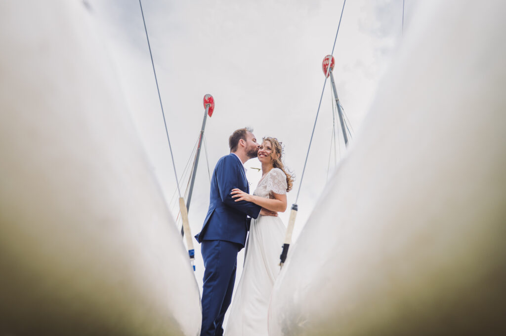 Fotoshoot tussen de boten. Licht, speciaal & romantisch.
