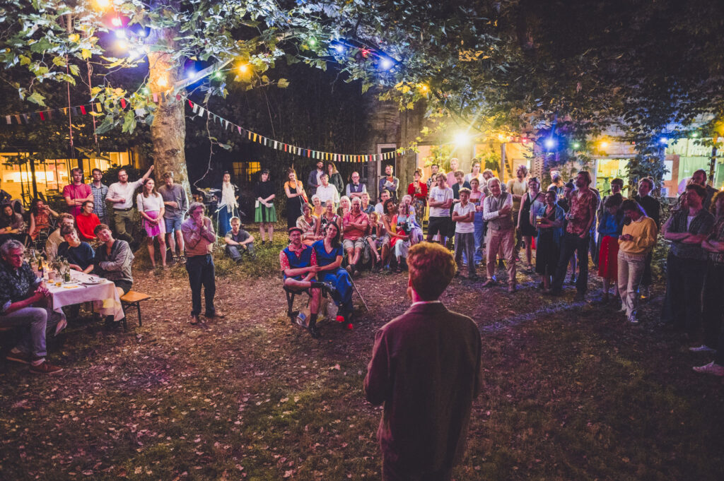 Gezellig trouwfeest buiten diy