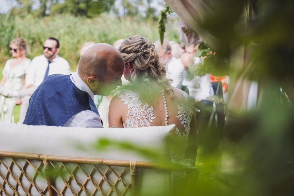 Schattig moment huwelijksfotograaf