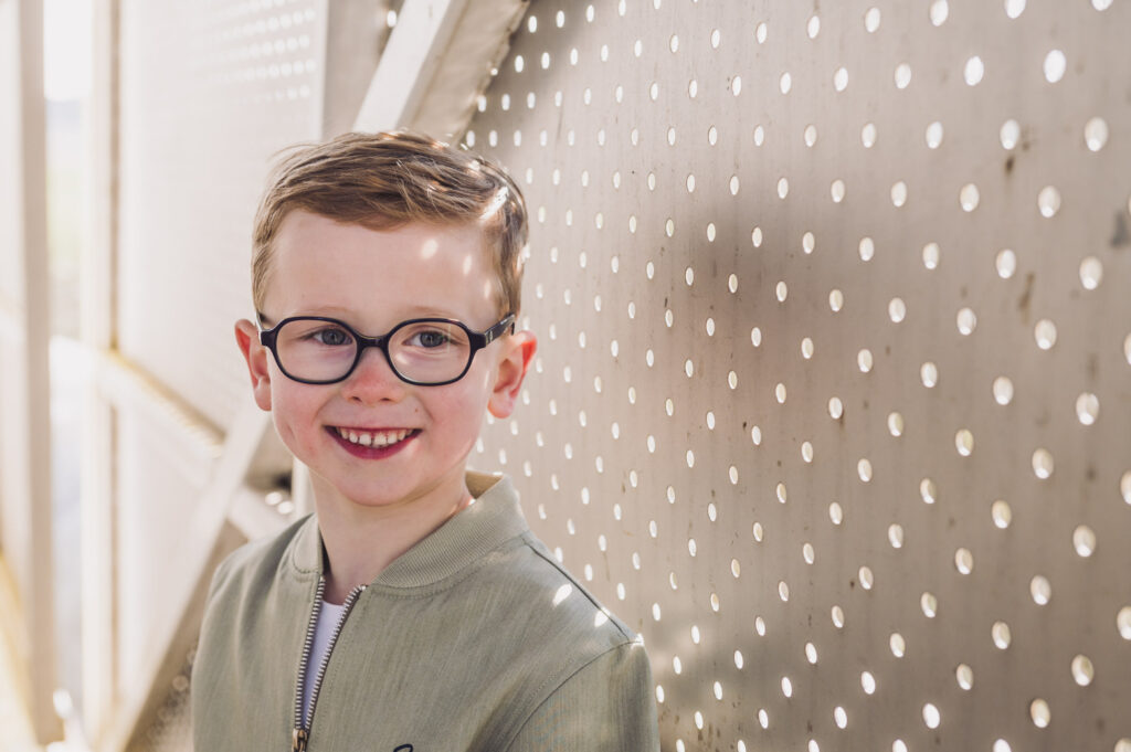 Communie en lentefeest fotografie voor kinderen met autisme die niet graag op de foto staan