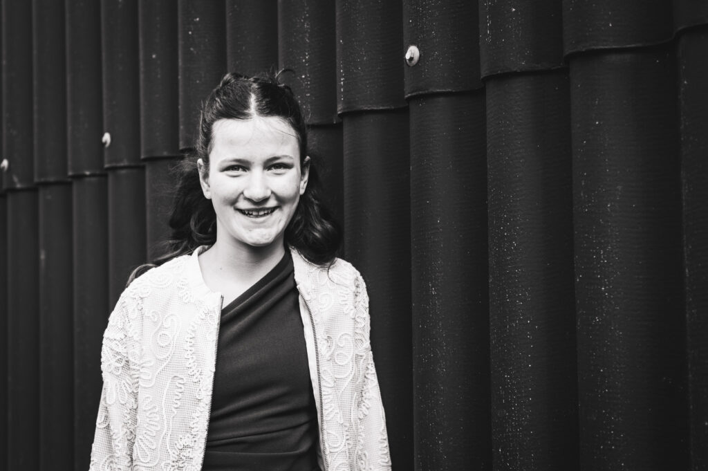 Communie en lentefeest fotografie zwartwit portret tiener
